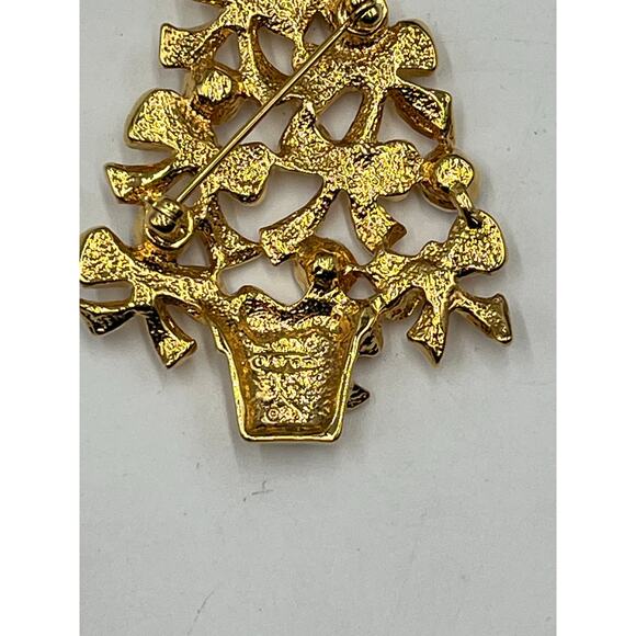Avon Vintage Christmas Tree Gold Tone AB Rhinestone Bows
1992 Holiday Brooch - Picture 6 of 7